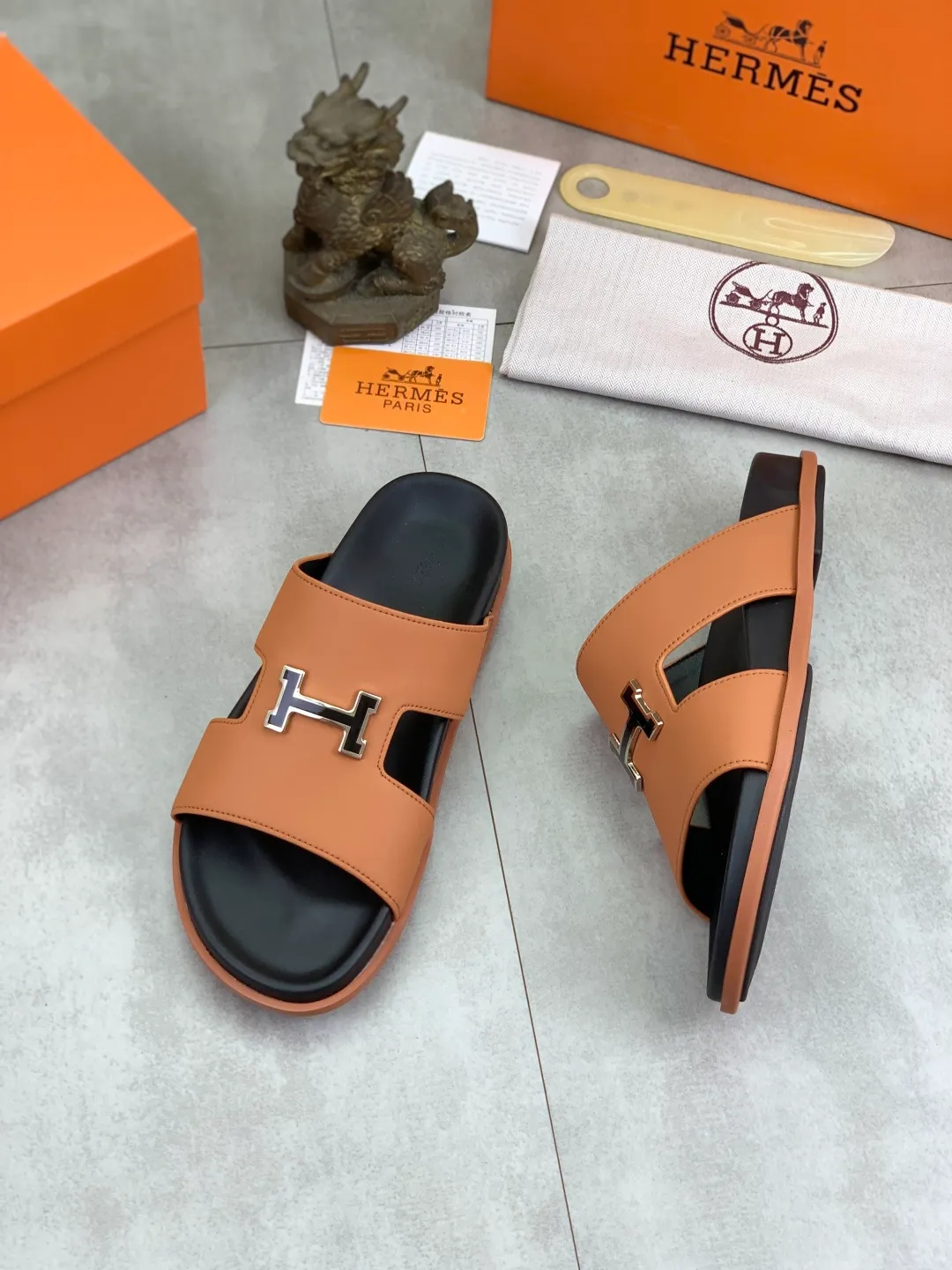 Men's shoes 💰P440 New [HERMES] high-end quality new Hermès slippers, made of imported calfskin, wear-resistant and non-slip rubber outsole. Fashionable and elegant code number: 39-44 (38 45 46 customized)